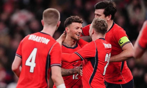 Ben White ghi bàn rồi hóa tội đồ khiến Anh đánh rơi chiến thắng