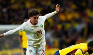 El Aynaoui sút hỏng penalty rồi ghi bàn giúp Morocco hòa Ecuador