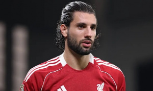 Rossi mỉa mai cách Slot dùng Szoboszlai tại Liverpool