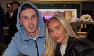 Bạn gái Palmer cầu Chúa giúp anh giành vé dự World Cup