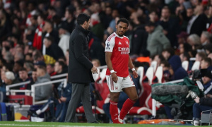 Timber trở lại đúng lúc Arsenal bước vào tháng 4 bão táp