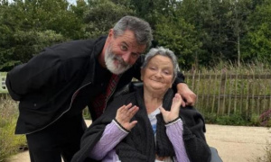 Roy Keane đau xót tiễn biệt mẹ với lời nhắn 'Mẹ luôn là sếp'