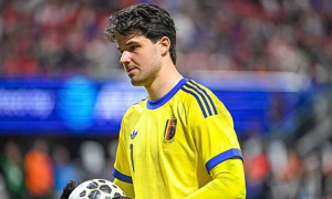 Sao Man Utd sẵn sàng làm dự bị cho Courtois