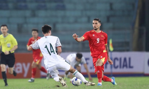 Dàn kèo trái dị biệt giúp Kim Sang-sik lột xác tuyển Việt Nam