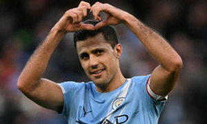 Real Madrid đẩy nhanh thương vụ chiêu mộ Rodri từ Man City