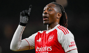 Arsenal đón Eze trở lại ở đại chiến Man City