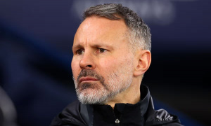 Ryan Giggs rũ bỏ ồn ào để sống lại thời hoàng kim cùng Man Utd