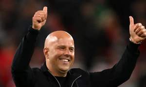 Liverpool nhận cú hích kép trước đại chiến Man City, PSG