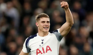 Saha tin Van de Ven là cú hích hoàn hảo cho MU