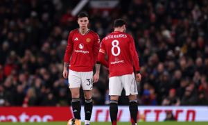 Nicky Butt chê Sesko chưa đủ trình đá Champions League