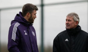 MU mời huyền thoại về dạy sao trẻ cách tránh bị lừa tiền