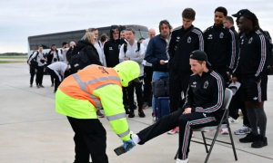 Dàn sao tuyển Bỉ bị kiểm tra an ninh sau trận thắng đậm Mỹ