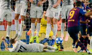 Hàng rào đá phạt: Nghệ thuật che chắn trước khung thành