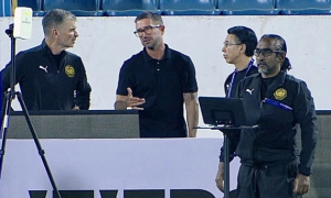 Harry Kewell bất ngờ dự khán buổi tập của ĐT Malaysia