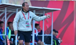 HLV U23 Thái Lan xin lỗi người hâm mộ vì lỡ ngôi vô địch