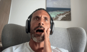 Ferdinand khẳng định Arteta dùng bài của Sir Alex để giữ quân