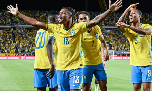 Brazil hạ Croatia sau 10 phút cuối điên rồ