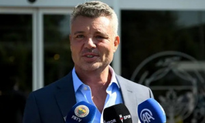 Chủ tịch Fenerbahce vẫn đi họp ngay sau tai nạn giao thông