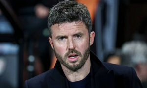 Carrick xóa sổ bài ném biên dài của Amorim tại MU