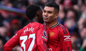 Casemiro xúc động vì tình cảm của người hâm mộ Man Utd
