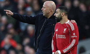 Arne Slot có thể hy sinh Salah để hạ Man City