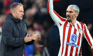 Hansi Flick ví Griezmann như đang khiêu vũ trên sân cỏ