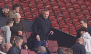 Rooney muốn tặng Jonathan Ross cú đấm trên sàn quyền anh