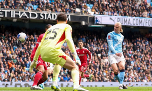 Haaland lập hat-trick, The Kop đầu hàng sớm