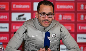 Rosenior đáp trả người đại diện Enzo Fernandez về án phạt tại Chelsea