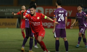 HLV Trần Tiến Đại bảo vệ Thanh Nhàn sau quả penalty hỏng