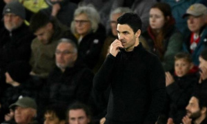 22 ngày làm tan vỡ giấc mơ ăn bốn của Arsenal