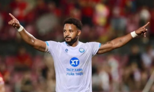 Ghi bàn thứ 10, Xuân Son rực sáng trong màu áo Nam Định