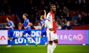 Ajax ở đâu trong ngày PSV vô địch sớm nhất lịch sử?