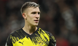 Schlotterbeck phá vỡ im lặng trước sự quan tâm từ phía MU