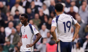 Thống kê chỉ ra khe cửa hẹp để Tottenham thoát rớt hạng