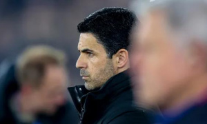 Gary Lineker chỉ ra dấu hiệu hoảng loạn của Mikel Arteta