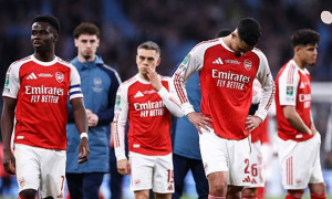 Liệu Arsenal có lặp lại kịch bản trắng tay vào cuối mùa?