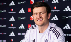 CHÍNH THỨC: Harry Maguire giảm lương để gia hạn với Man Utd