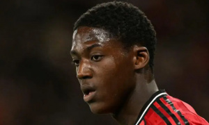 Man Utd tăng lương gấp 4 lần để trói chân Mainoo