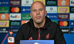 Arne Slot không dám nghĩ xa khi phải đối đầu PSG