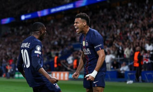 Kvaratskhelia rực sáng giúp PSG nhấn chìm Liverpool
