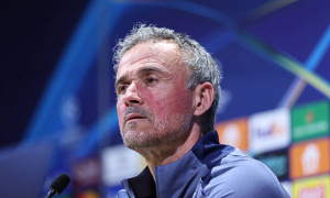 Enrique ngỡ ngàng trước chiến thuật lạ lẫm của Slot