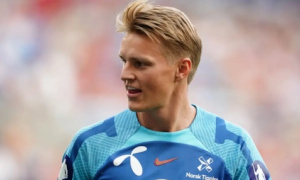 Arsenal nhận cú hích từ Odegaard trong cuộc đua vô địch