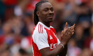 Arsenal đón cú hích, Eze trở lại trước thềm chặng nước rút