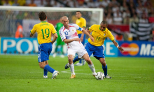 Tiền vệ kiến thiết, những bộ não thiên tài trên thảm cỏ