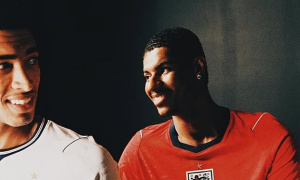 Nike bị ném đá vì bán áo đấu lỗi giá 135 bảng