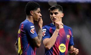 Neville bóc trần chiêu trò ép giá Rashford của Barcelona