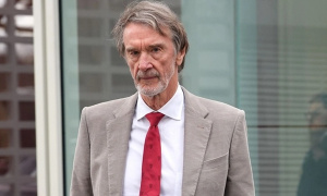 MU lấy tiền đâu để đại tu đội hình hè này?