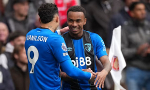 Junior Kroupi là món hời khiến cả PSG và Ngoại hạng Anh phát sốt