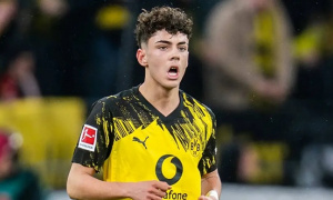 Barcelona cùng PSG đại chiến vì thần đồng 18 tuổi của Dortmund